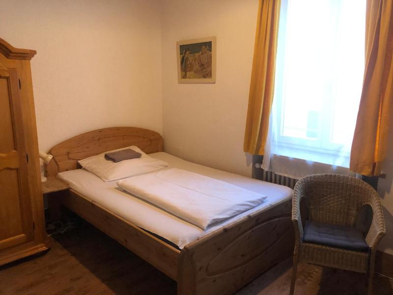Twin Room with Shared Toilet image 2