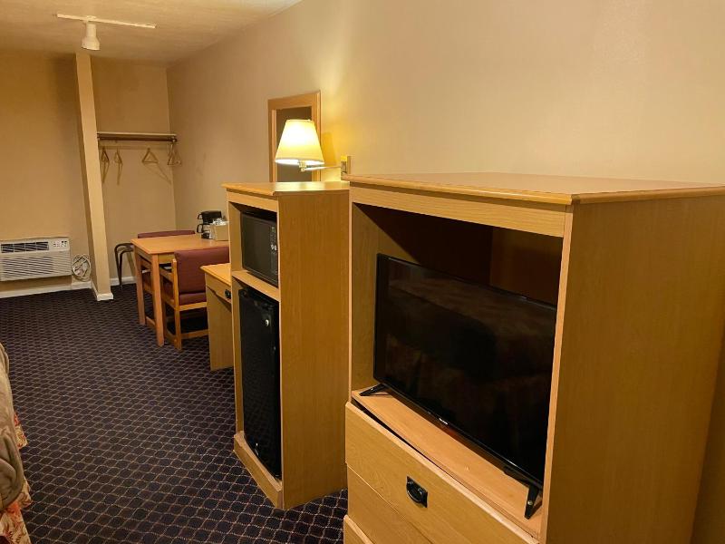 Standard Room with Two Double Beds - Smoking image 3