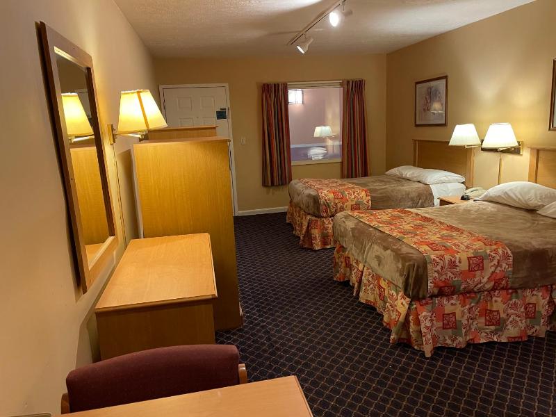 Standard Room with Two Double Beds - Smoking image 2