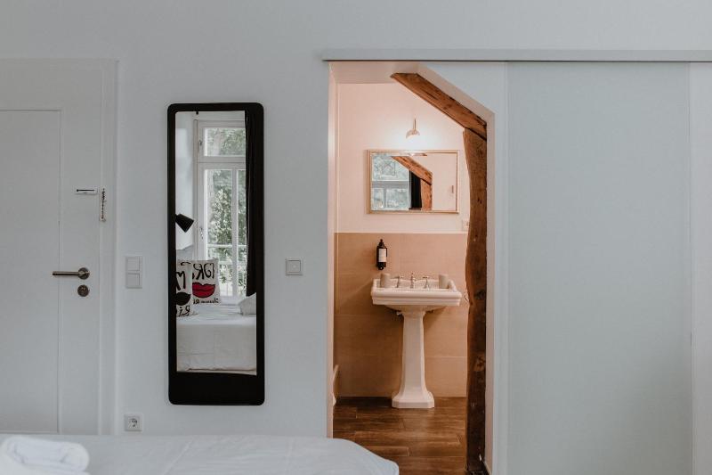 Deluxe Double Room image 4