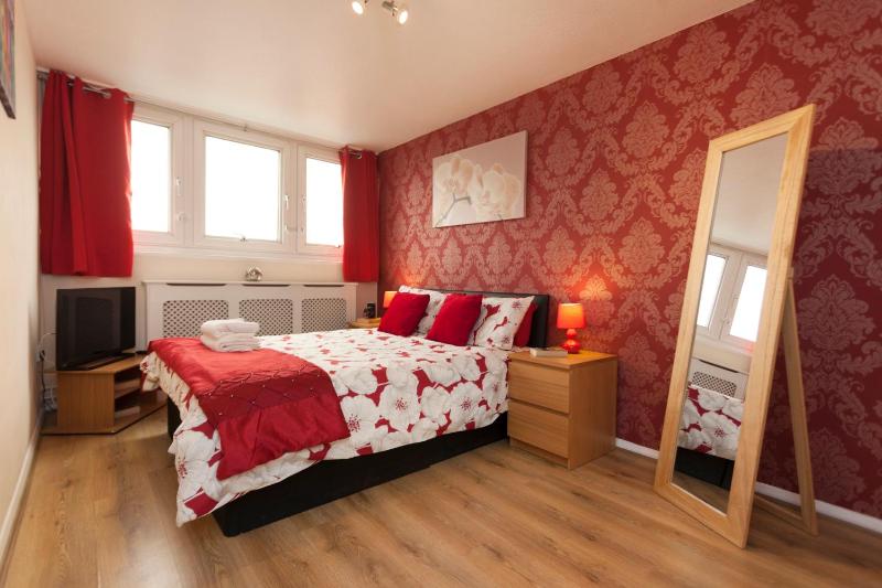Victoria Centre 2 Bedroom Apartments with 4 Beds in Victoria Centre Shopping Centre - Nottingham City Centre - 24 hour access - Most Central Location - Full Kitchen - Opposite Hilton - Parking for Cars or Vans from Five pounds a day - Sunday 1pm Check-out - image 12
