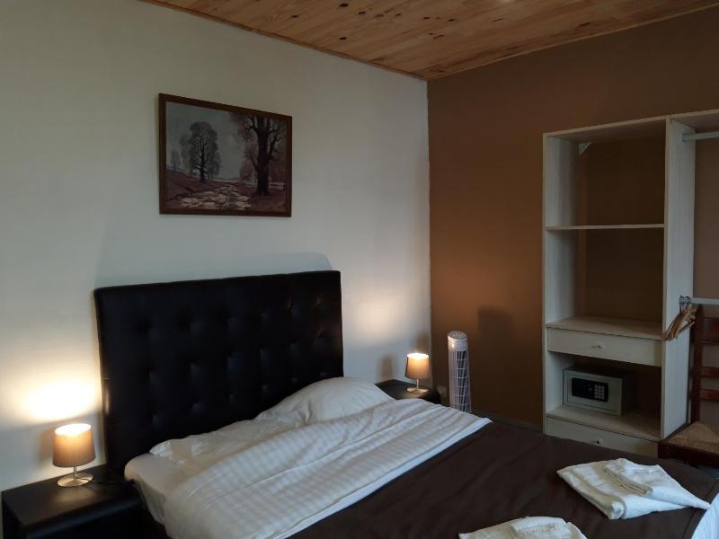 One-Bedroom Apartment image 1