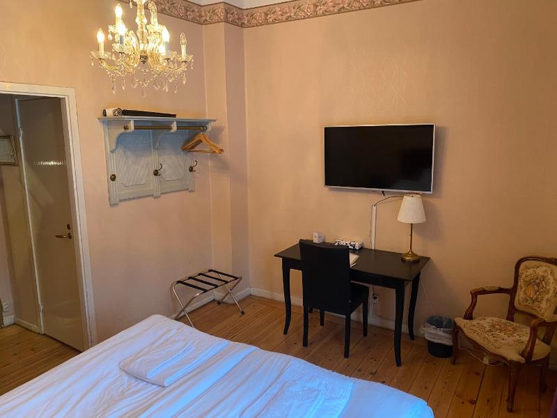 Economy Double or Twin Room image 4