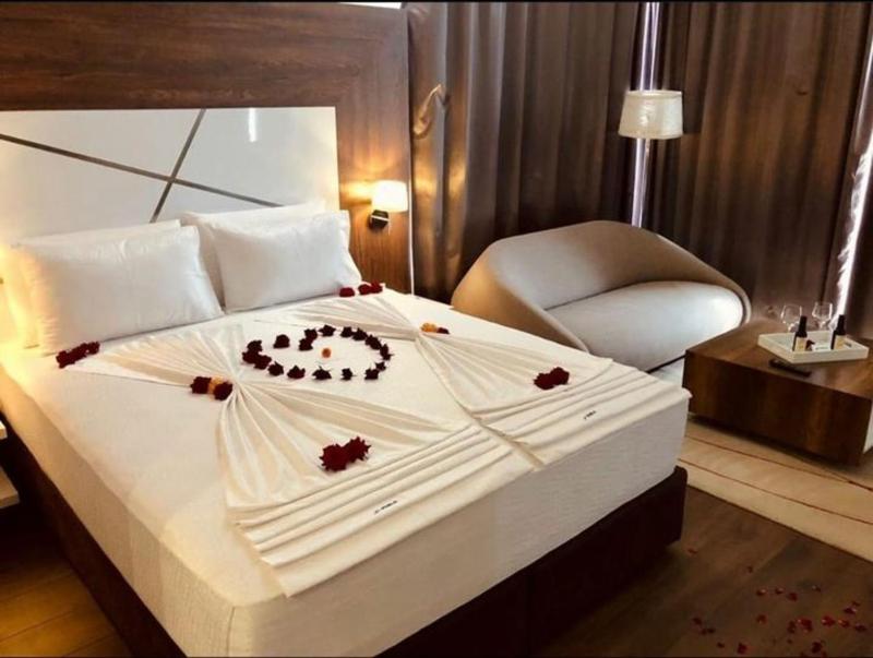 Deluxe Double Room (2 Adults + 1 Child) image 1