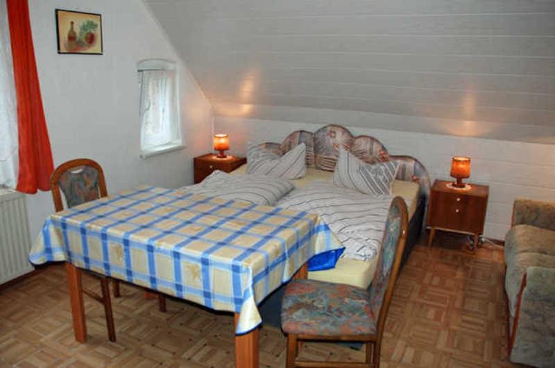 Double Room image 3