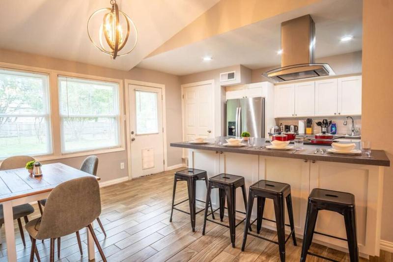 Three-Bedroom House image 2