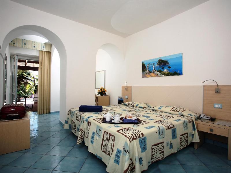 Double or Twin Room with Balcony image 4