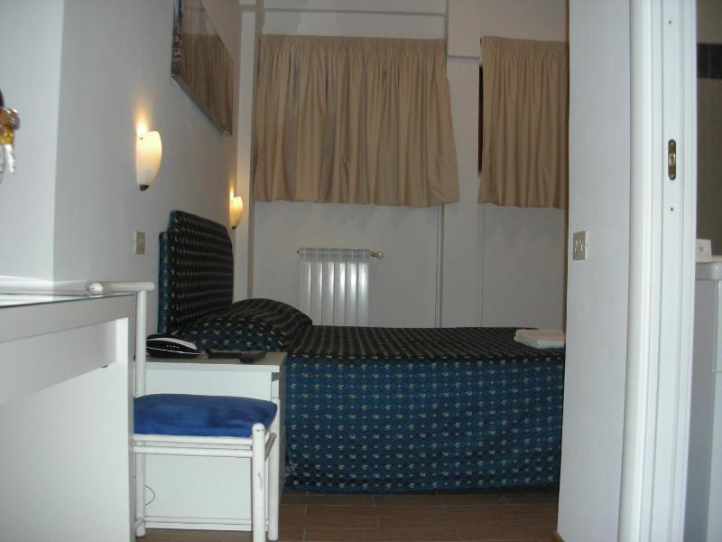 Double Room image 4