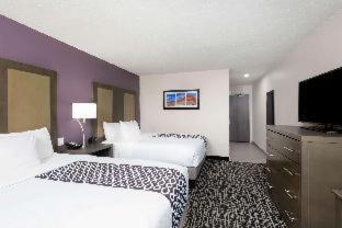 Room #369096624 image 3