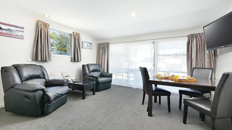 Arthur's Court Motor Lodge - image 32