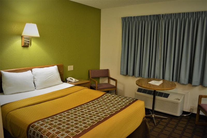 Queen Room - Disability Access image 4
