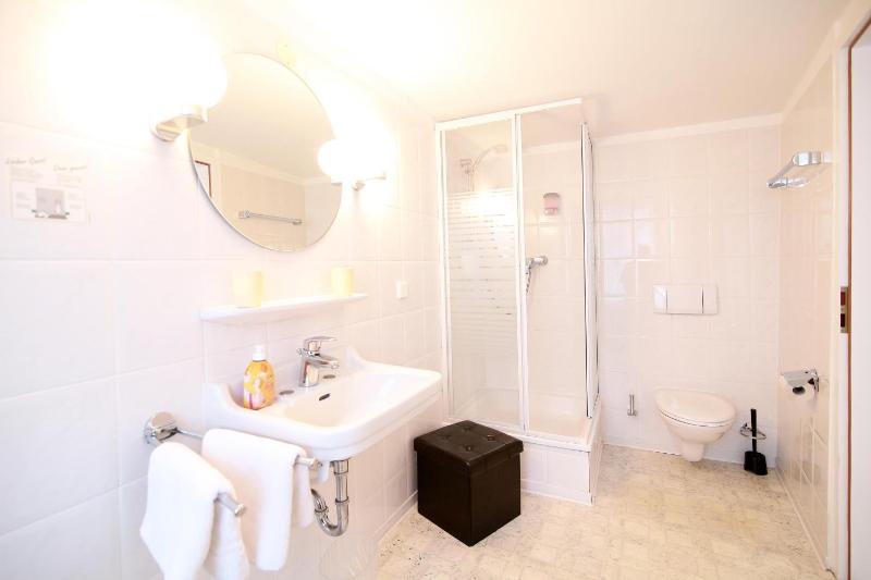 Double Room image 3