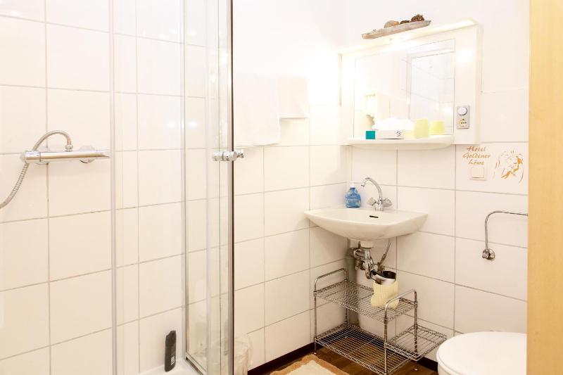 Single Room image 3