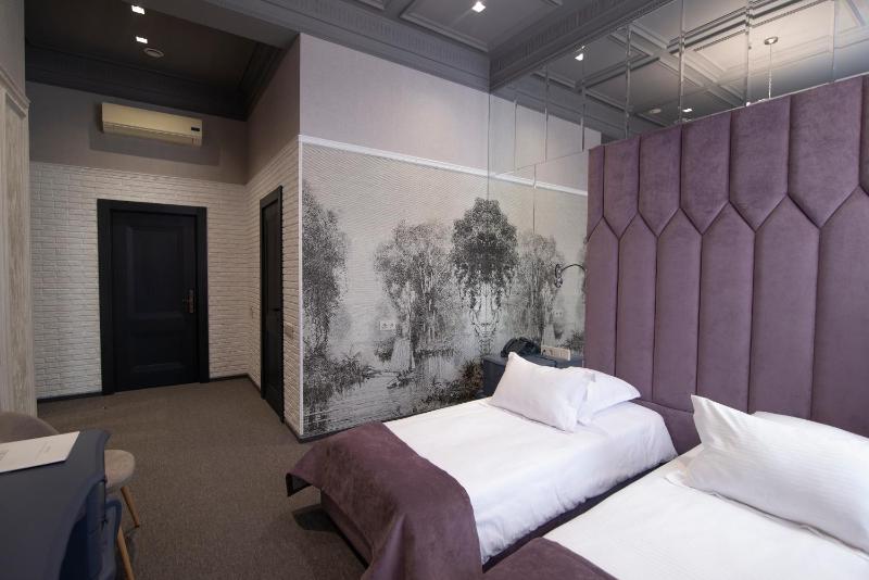 Superior Twin Room image 3