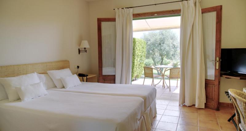 Twin Room image 4