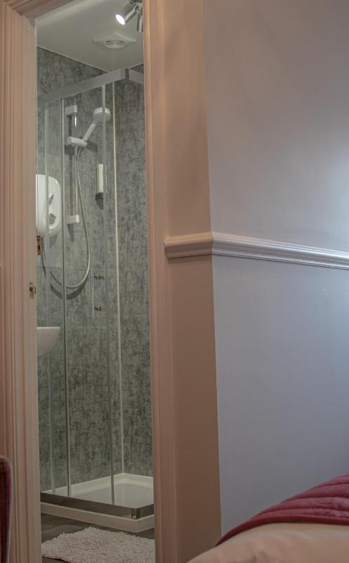 Small Double Room image 3