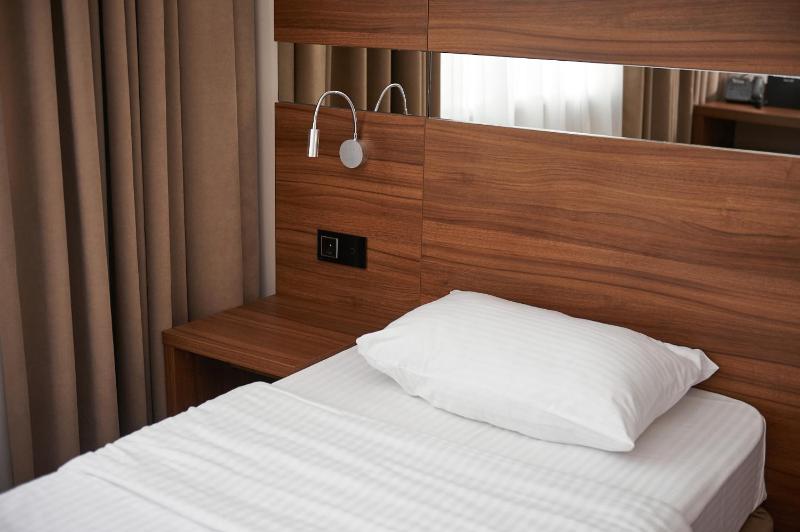 Twin Room image 2