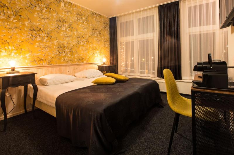 Double Room image 3
