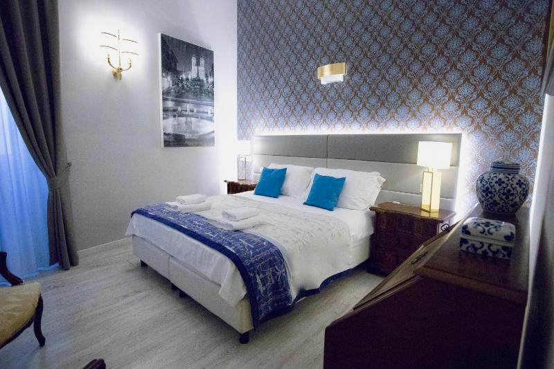 Deluxe Queen Suite image 1