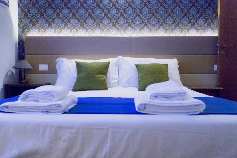 Deluxe Double Room image 1