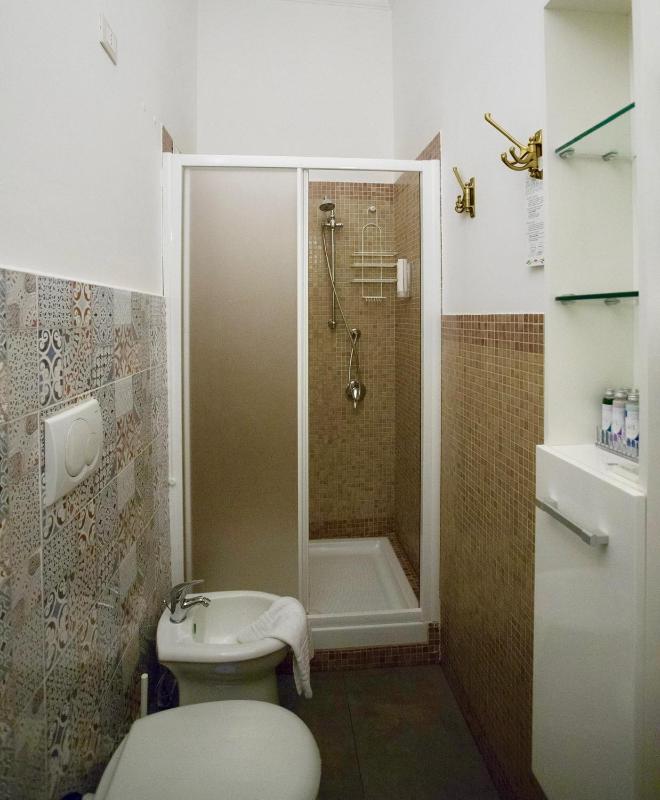 Deluxe Queen Room image 4