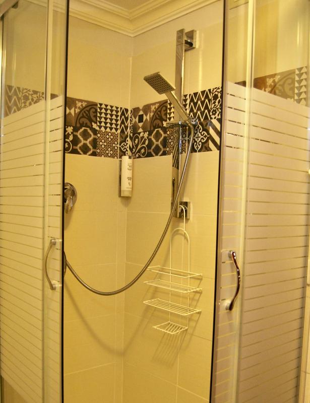 Deluxe Double Room image 3