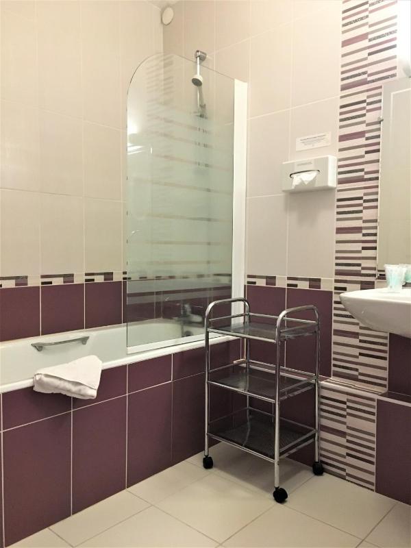 Double Room with Balcony image 3