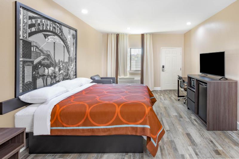 Super 8 by Wyndham Houston NW Beltway 8/West Rd - image 32