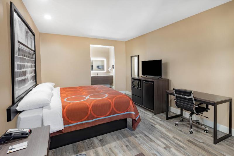 King Room - Non-Smoking image 4