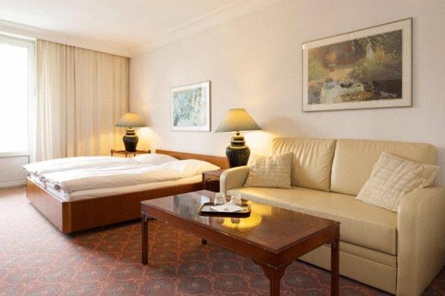 Double or Twin Room image 2