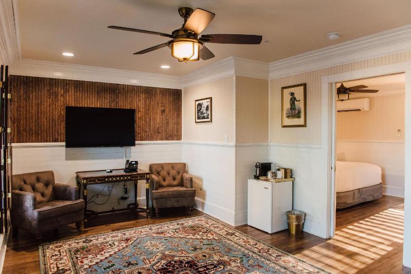 Superior King Suite image 1