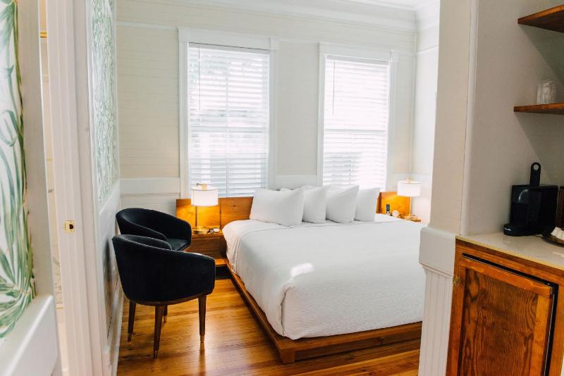 Deluxe Double Room image 4