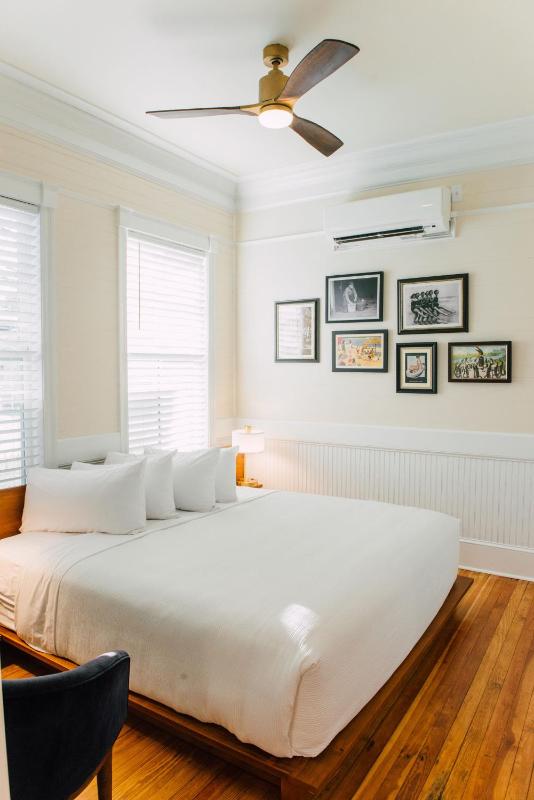 Deluxe Double Room image 3