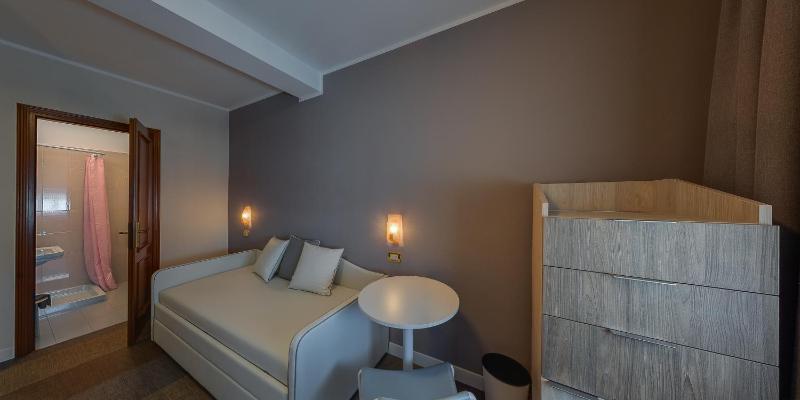 Large Suite image 4