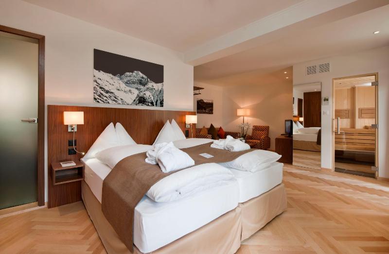Junior Suite with Private Sauna image 1