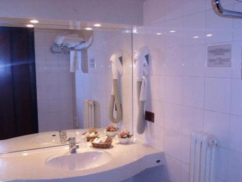 Single Room image 4