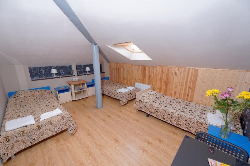 Economy Triple Room image 1