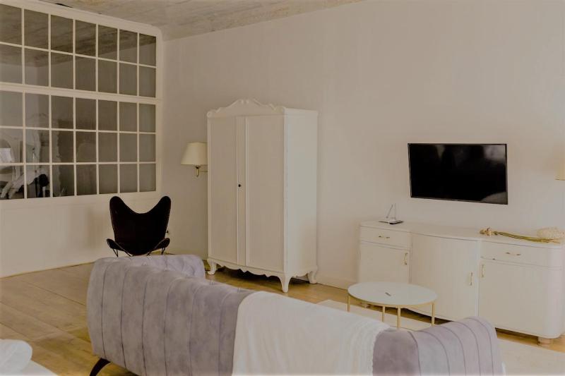 One-Bedroom Apartment image 3