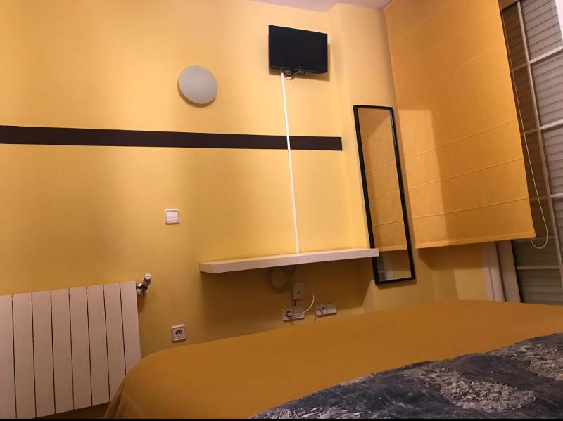 Double Room with Shared Bathroom image 3
