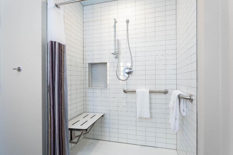 King Room - Mobility Access/Non-Smoking image 2