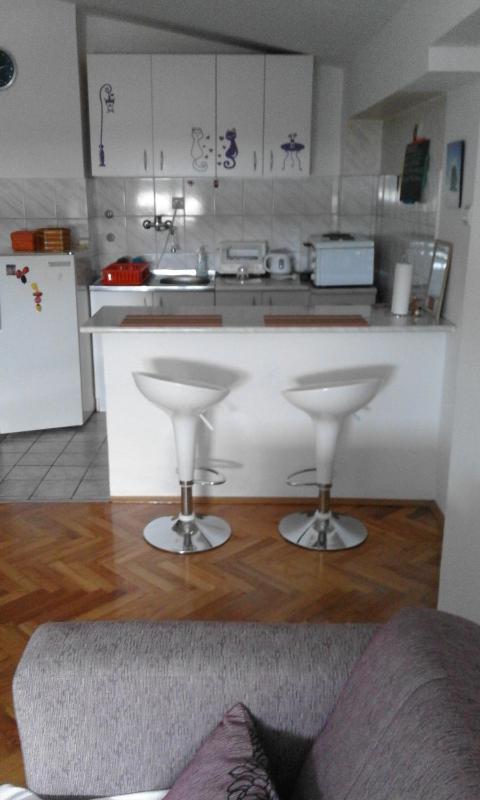 One-Bedroom Apartment image 2