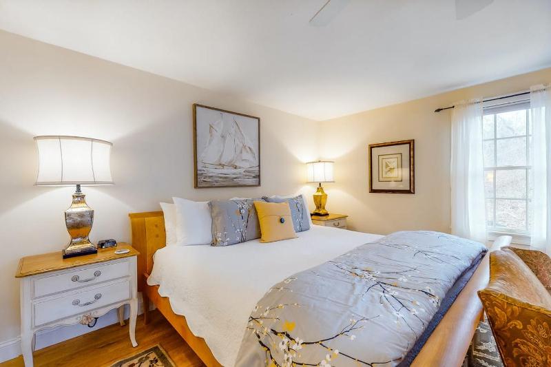 Deluxe King Suite image 3