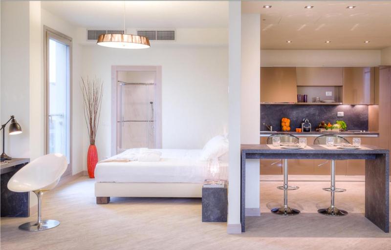 Loft Suite with Kitchen & Pool Access  image 3