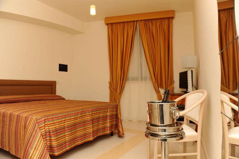 Double Room image 1