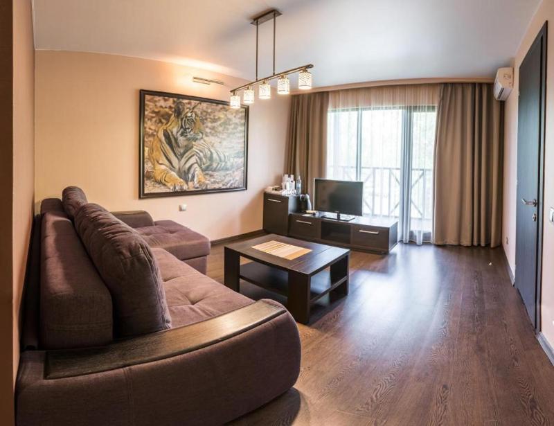 Junior Suite with Garden View image 3
