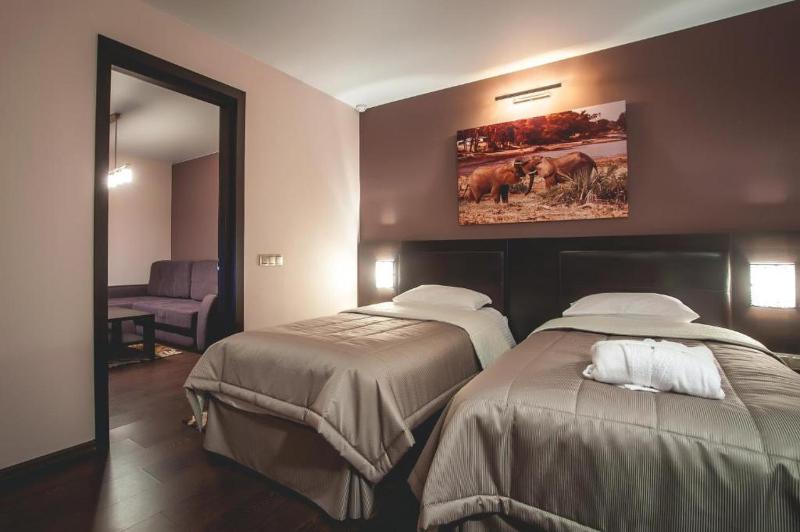 Junior Suite with Garden View image 2