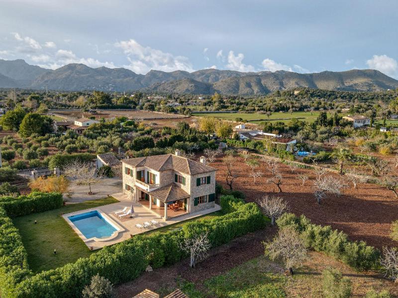 Villa can Canaveret By homevillas360 - image 4
