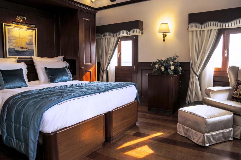 Premium Room with Lagoon View image 3