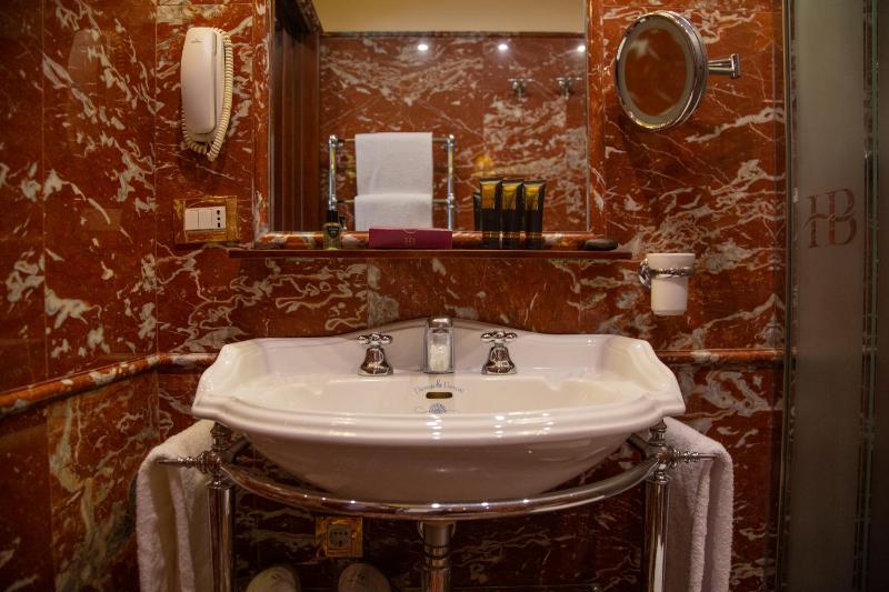 Superior Double Room with Lagoon View image 3