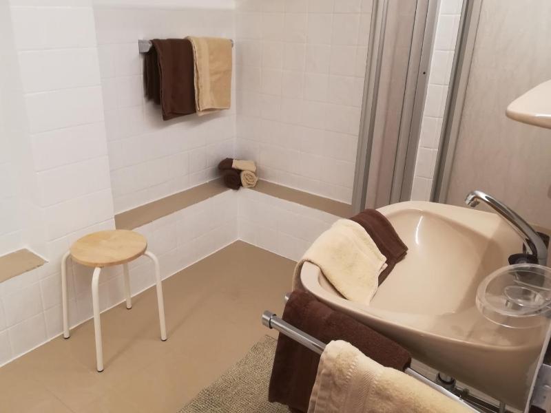 Double Room with Balcony image 3